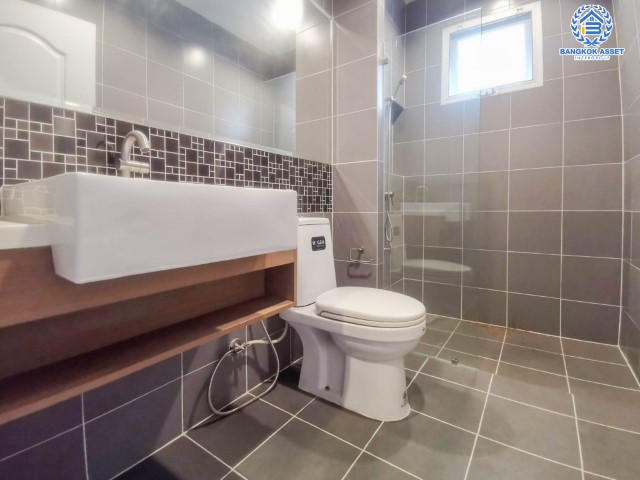 *****บ้านเดี่ยวมือสอง ม.ธารา ราชพฤกษ์-ปิ่นเกล้า บ้านสวย พร้อมอยู่ หลังมุม เนื้อที่ 102 ตร.ว. ฟังก์ชัน 4 ห้องนอน 4 ห้องน้ำ 2 ที่จอดรถ แถมฟรี !!! เครื่องปรับอากาศ 5 เครื่อง+เครื่องทำน้ำอุ่น 2 เครื่อง บนทำเลเชื่อมสู่ถนนกาญจนาภิเษก รายล้อมด้วยสิ่งอำนวยความสะดวกครบครัน